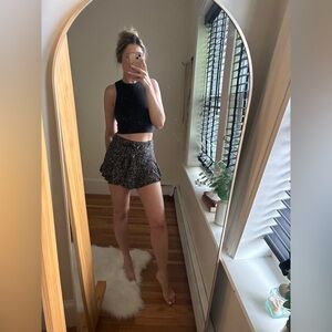 Kirious Los Angeles Black Lightweight Bubble-Hem Shorts Women's Size Small